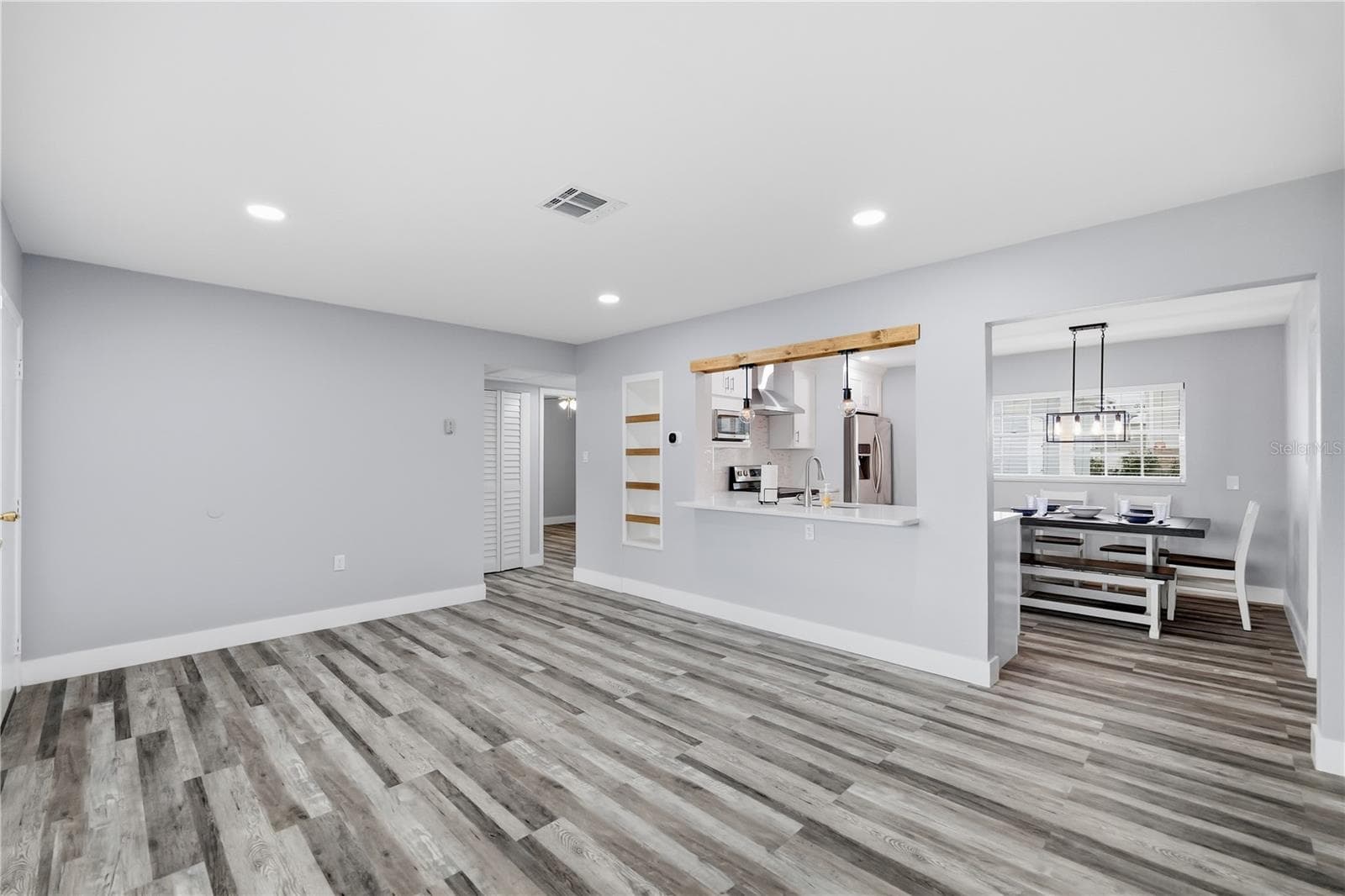 Single Family Residence at 2607 W CREST AVE, TAMPA, photo 6 of 48