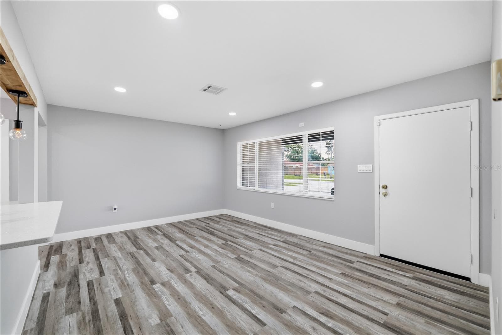 Single Family Residence at 2607 W CREST AVE, TAMPA, photo 7 of 48