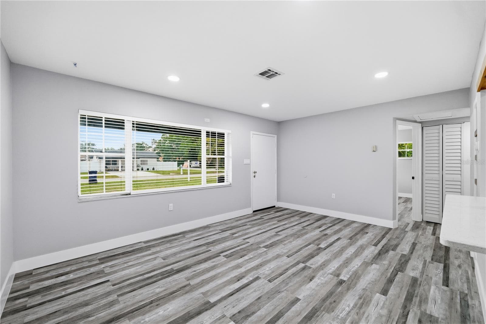 Single Family Residence at 2607 W CREST AVE, TAMPA, photo 8 of 48
