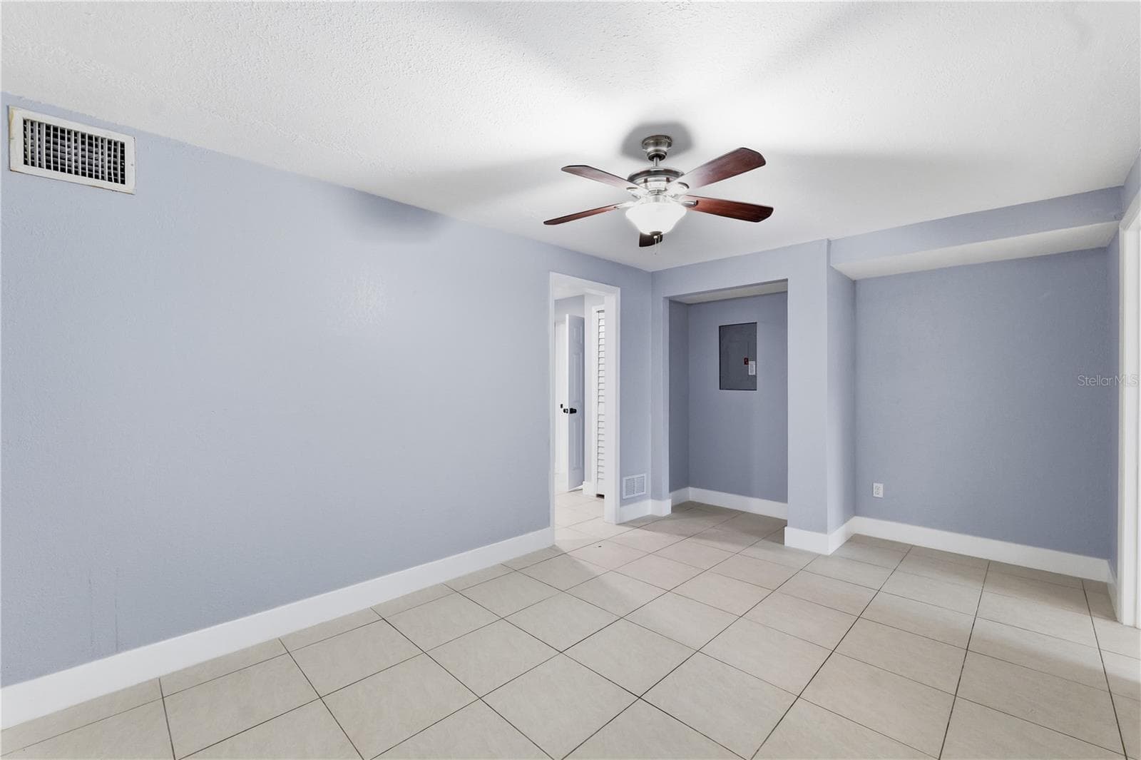 Single Family Residence at 2607 W CREST AVE, TAMPA, photo 25 of 48
