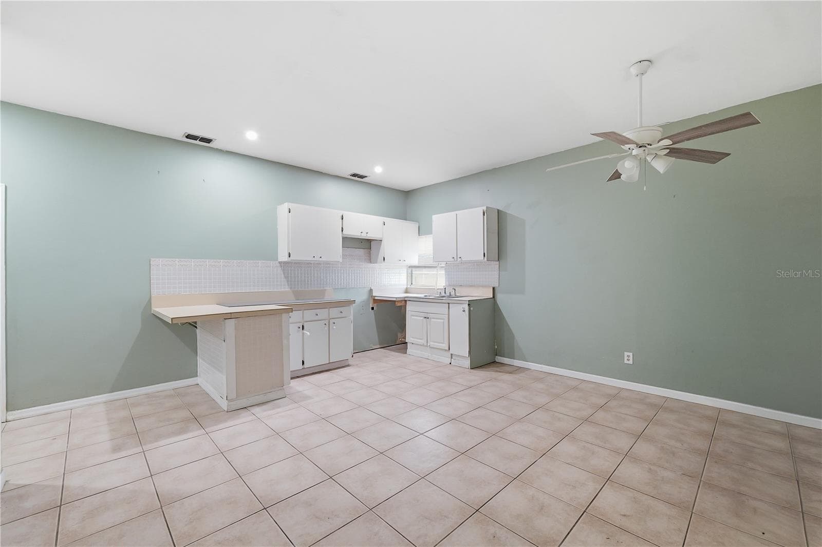 Single Family Residence at 2607 W CREST AVE, TAMPA, photo 41 of 48