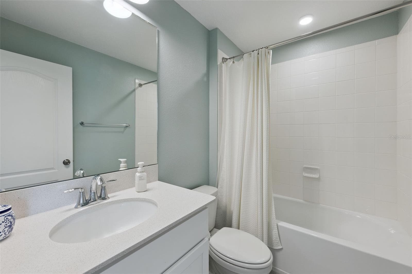 Upstairs Guest/Hall Bath - 3129 RIVERBOAT WAY, OVIEDO