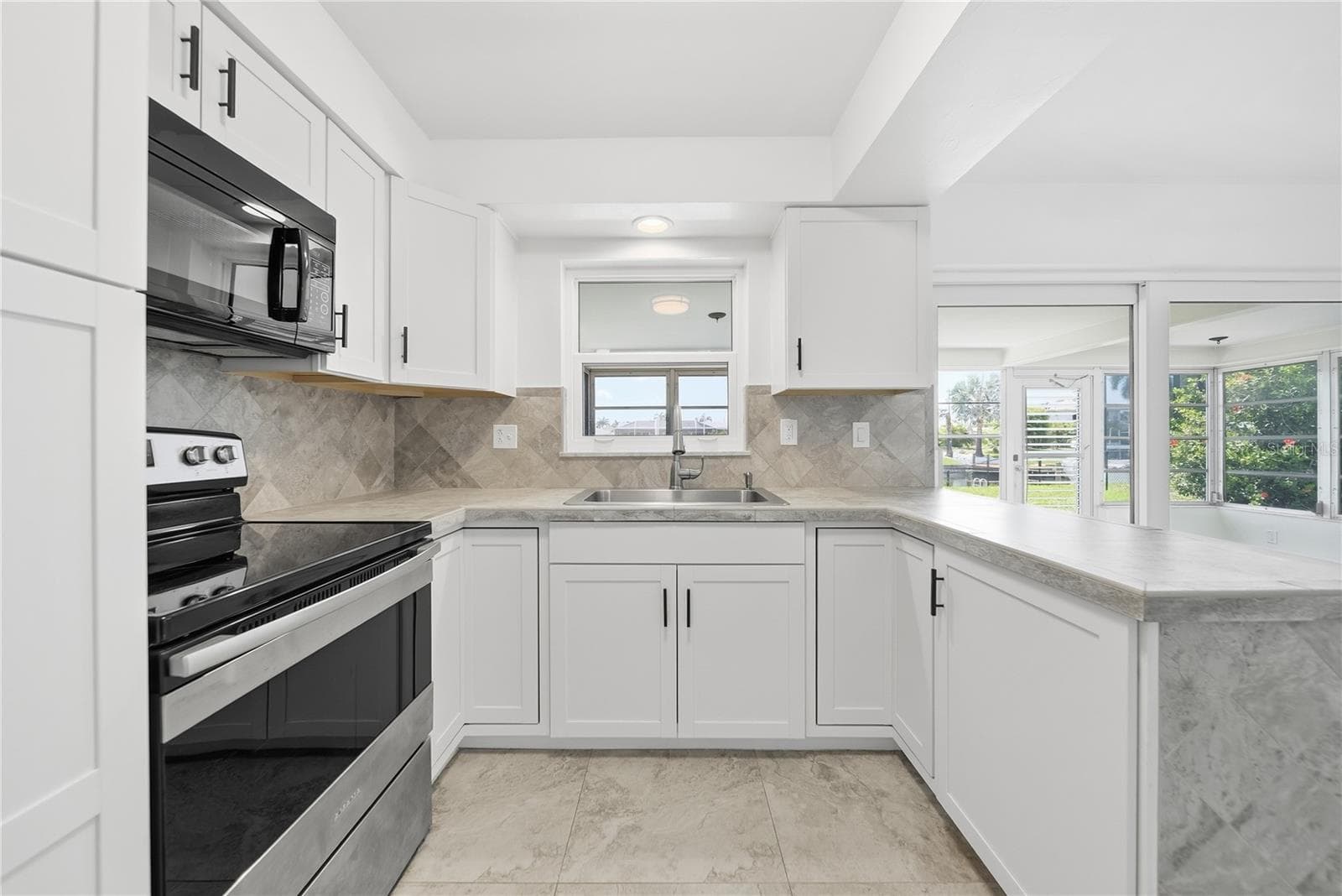 Single Family Residence at 3106 SE 18TH PL, CAPE CORAL, photo 13 of 47