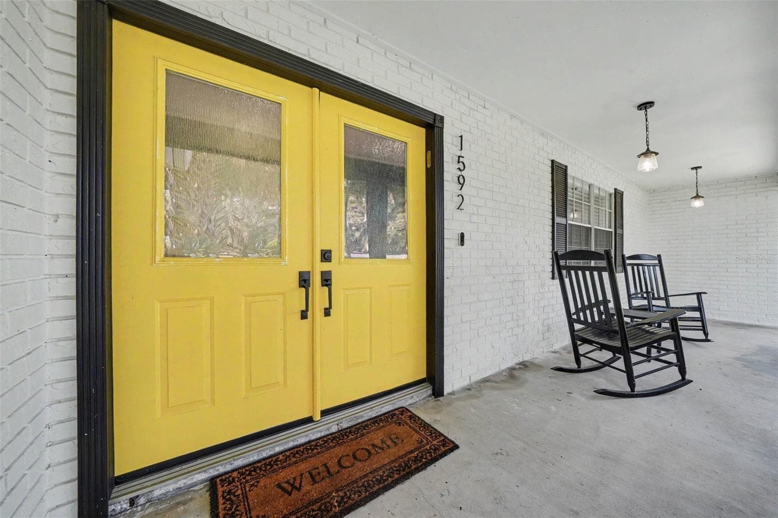 Charming front porch to enjoy your coffee - 1592 SKYLINE DR, KISSIMMEE