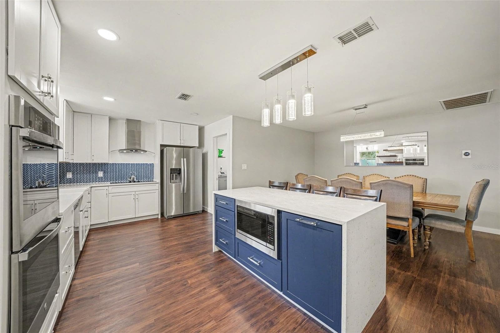 Dazzling Blue Kitchen Island w/microwave & extra storage - 1592 SKYLINE DR, KISSIMMEE