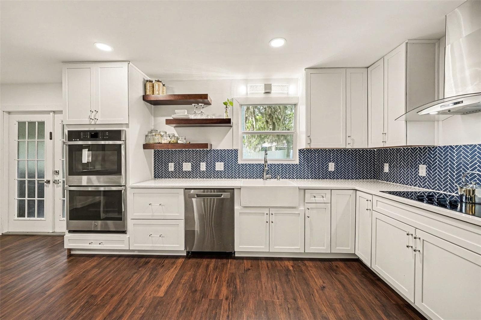 Gorgeous Kitchen with double Oven, cooktop & vented Hood & Farmhouse Sink - 1592 SKYLINE DR, KISSIMMEE