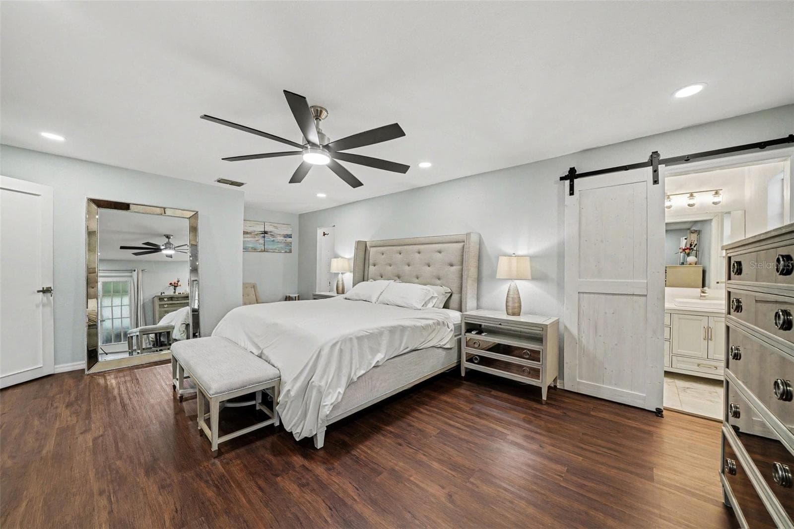 Primary Bedroom w/Barn Door to ensuite Bathroom - 1592 SKYLINE DR, KISSIMMEE