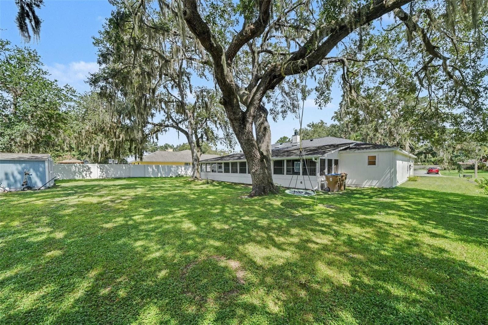 Extra Large back yard with Shed & tree swing - 14,941sq ft yard - 1592 SKYLINE DR, KISSIMMEE