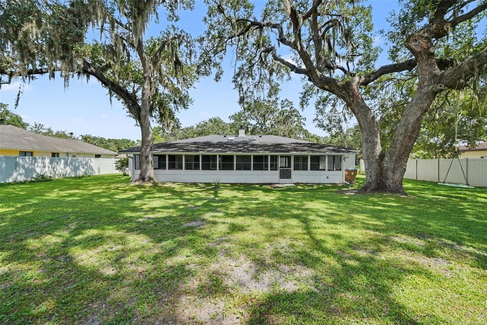 Screened Back Porch & Tranquil mostly fenced Back yard - 1592 SKYLINE DR, KISSIMMEE