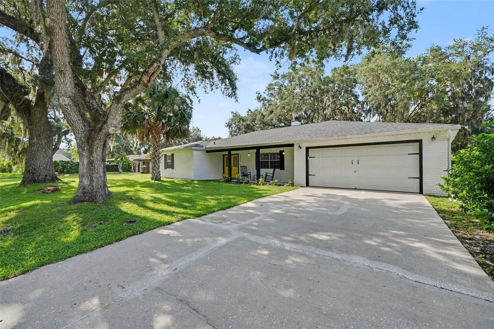 Warm & Welcoming Home in this highly desirable neighborhood where each Home is Unique! - 1592 SKYLINE DR, KISSIMMEE