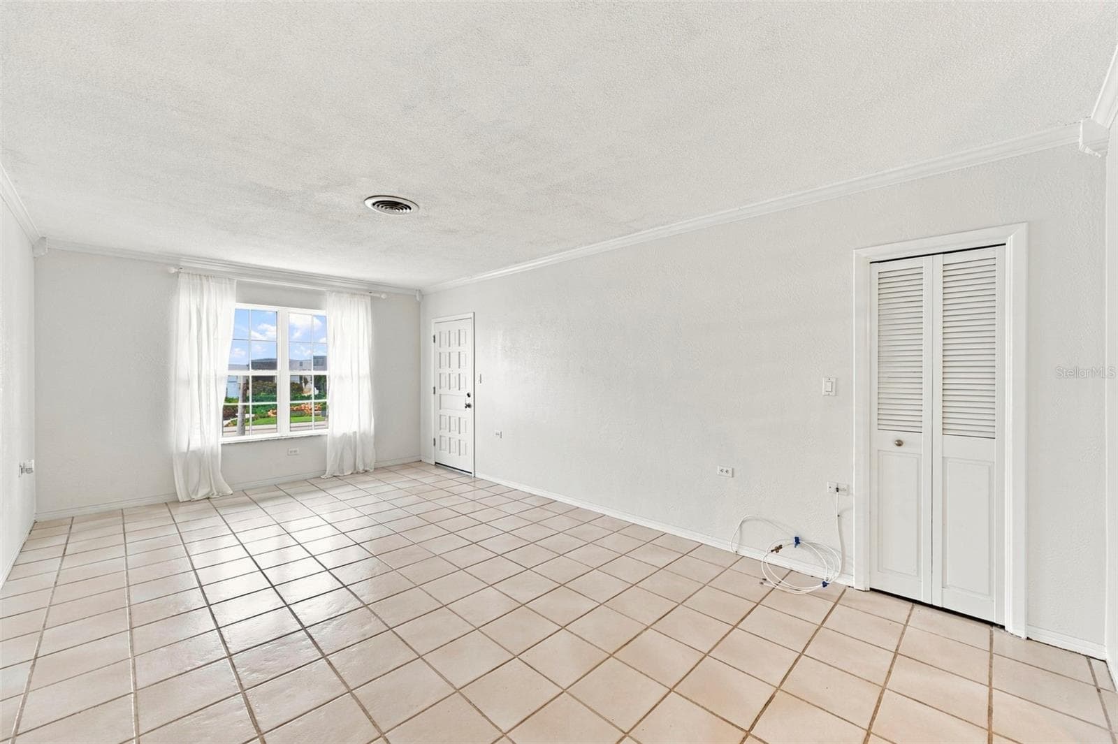 Living Room - 1342 SNELL ISLE BLVD NE #4, ST PETERSBURG