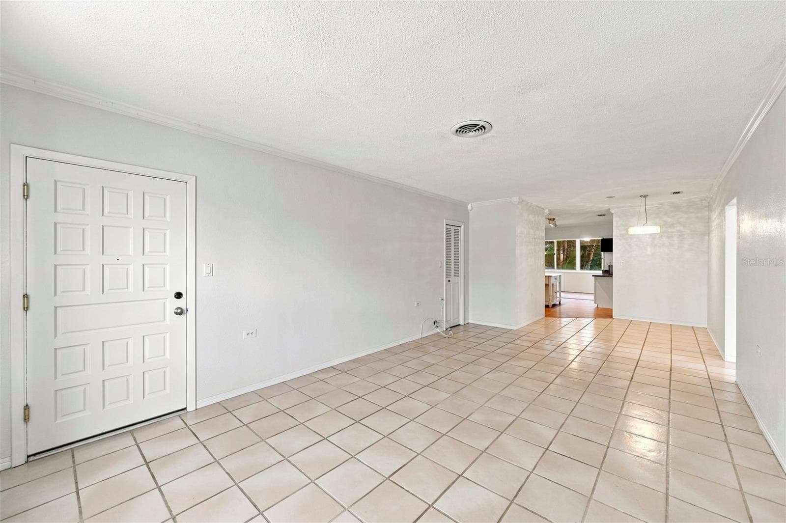 Living Room looking towards Dining area and Kitchen - 1342 SNELL ISLE BLVD NE #4, ST PETERSBURG