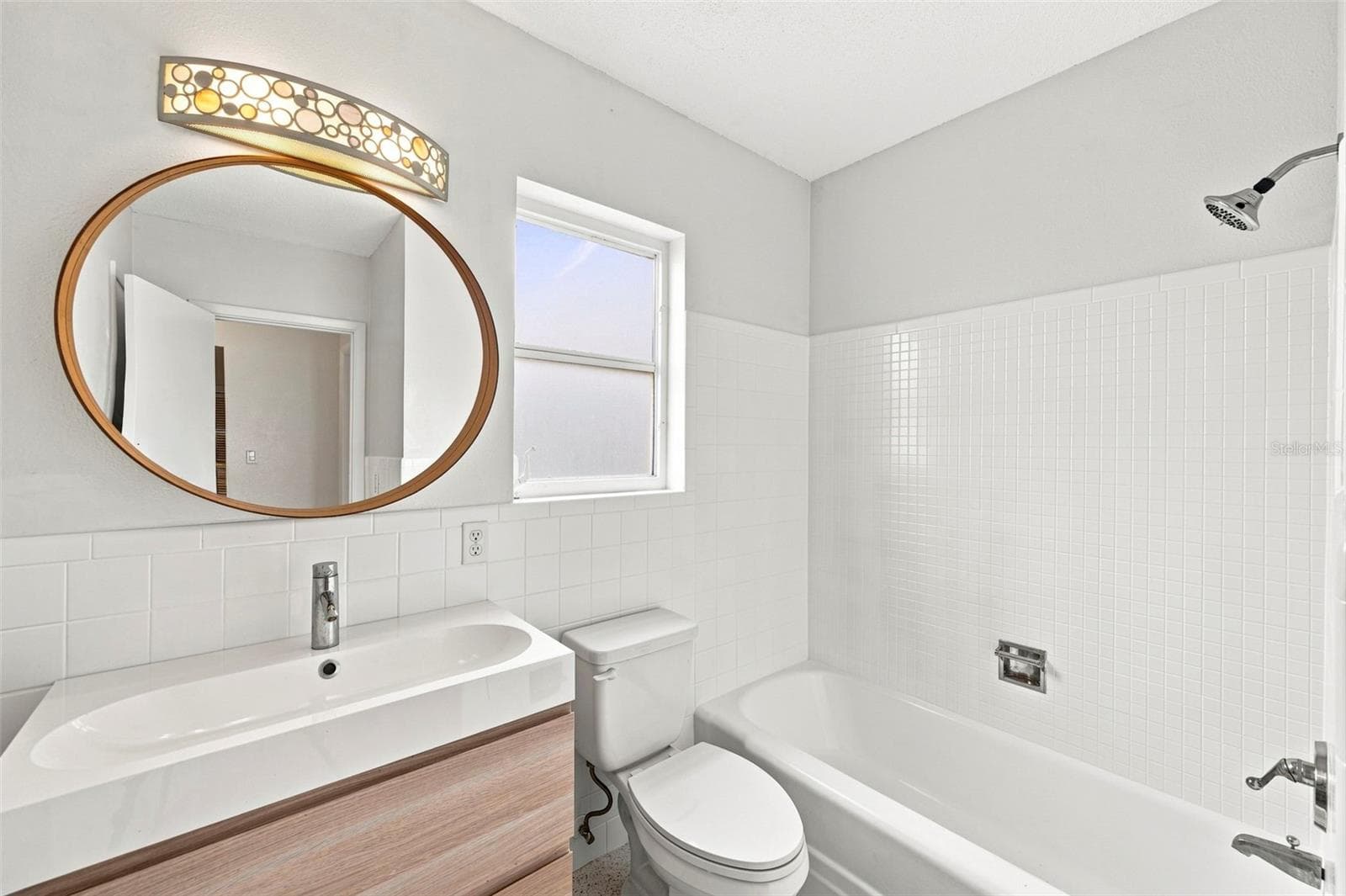 Hall Bath - 1342 SNELL ISLE BLVD NE #4, ST PETERSBURG