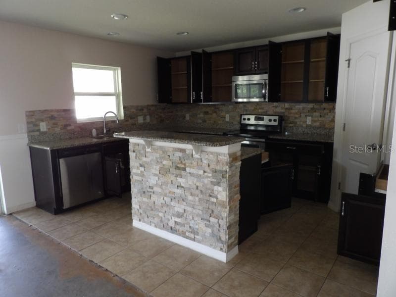 Single Family Residence at 11301 BRIGHTON KNOLL LOOP, RIVERVIEW, photo 4 of 13