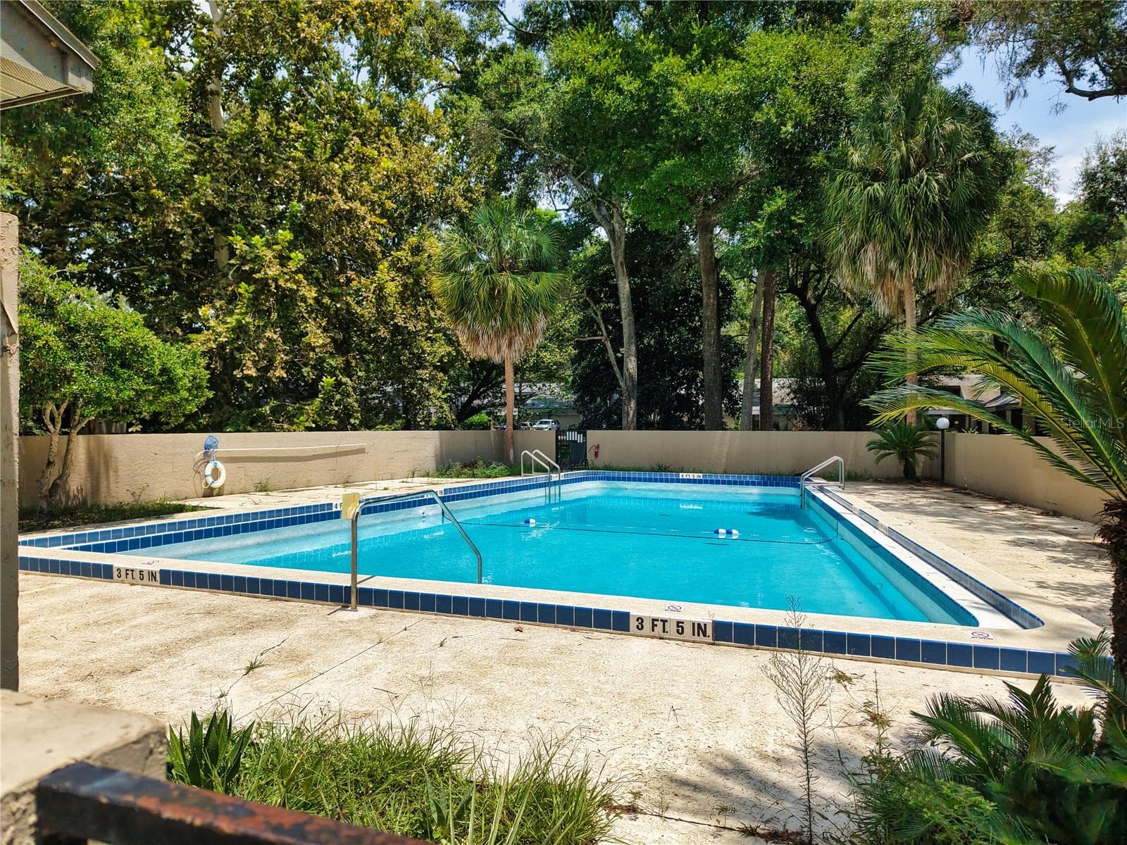 community pool - 7200 SW 8TH AVE #H48, GAINESVILLE