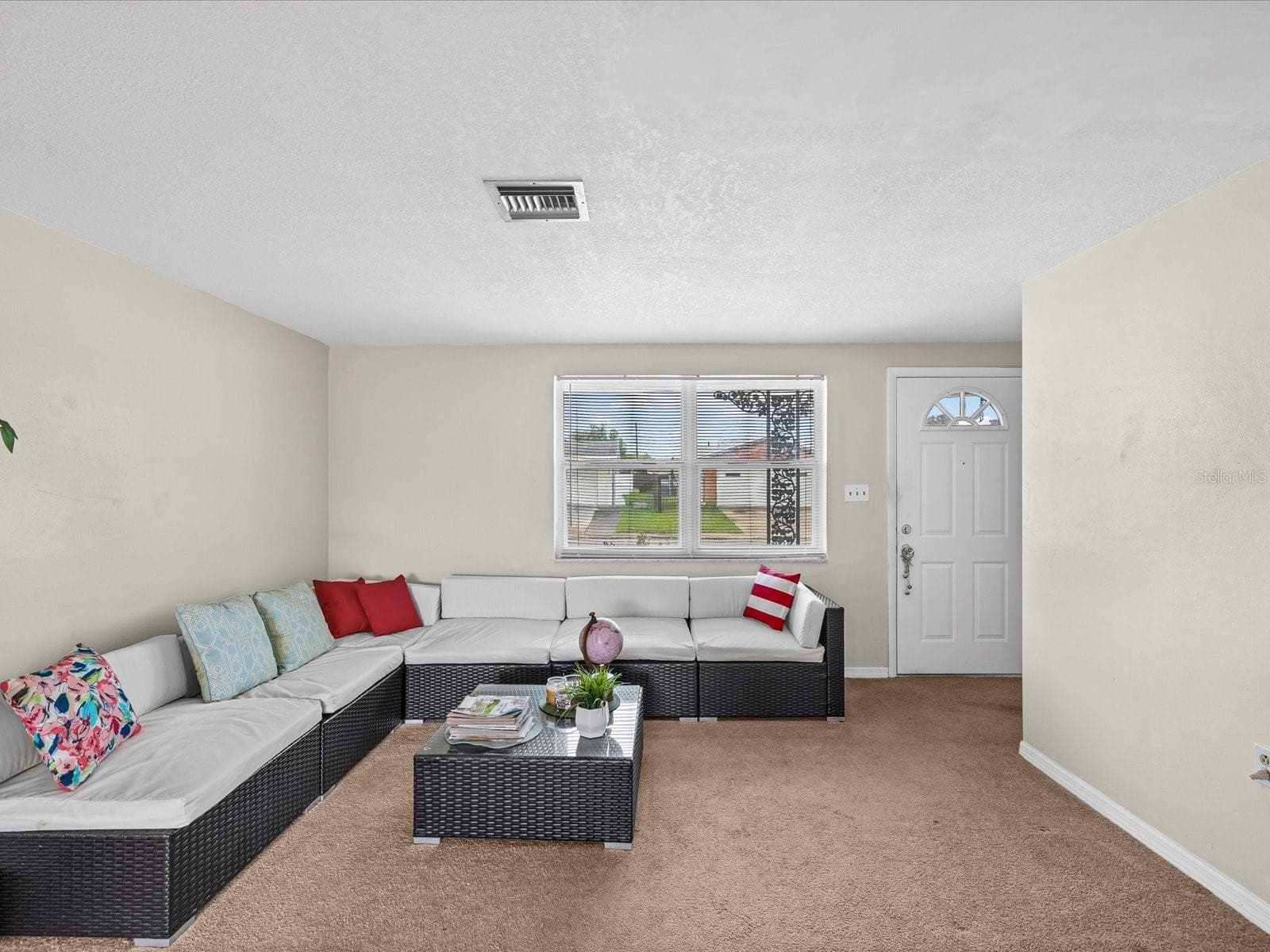 Living room - 1023 VIKING DR, HOLIDAY