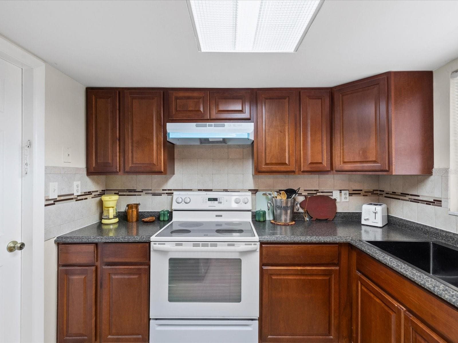 Single Family Residence at 1023 VIKING DR, HOLIDAY, photo 10 of 49
