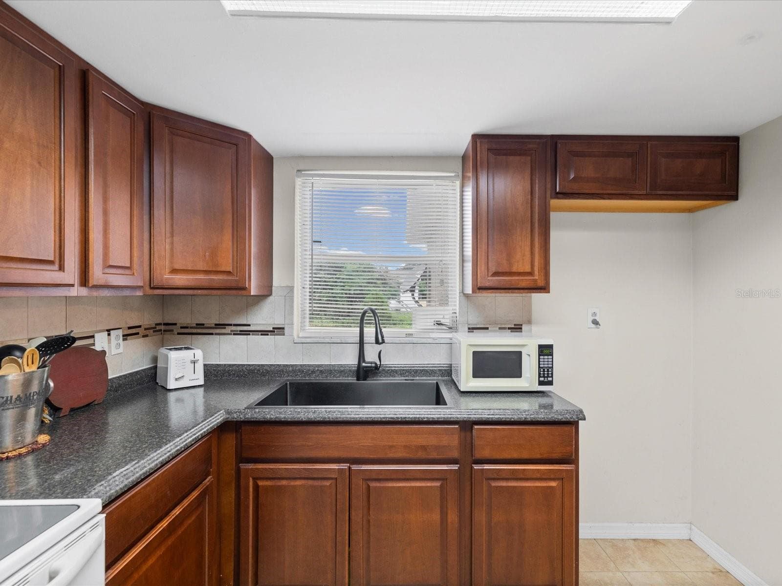 Single Family Residence at 1023 VIKING DR, HOLIDAY, photo 11 of 49