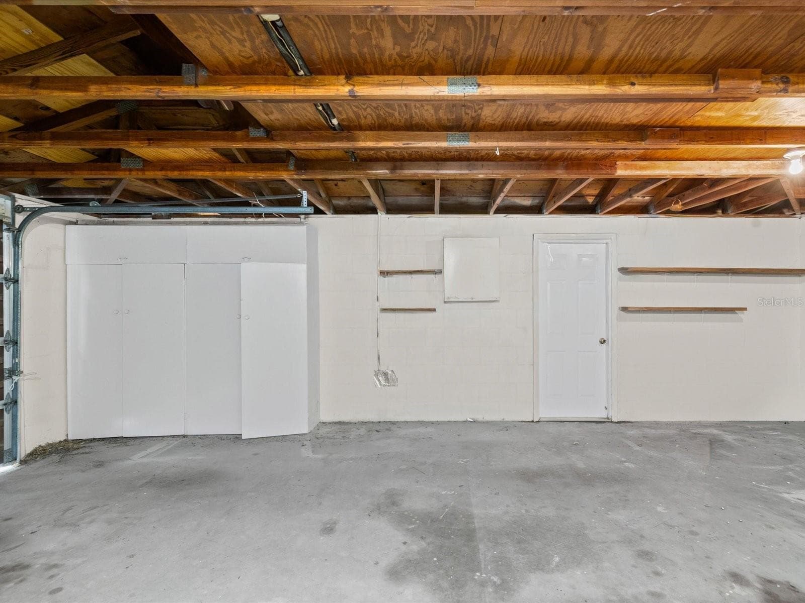 Garage storage - 1023 VIKING DR, HOLIDAY