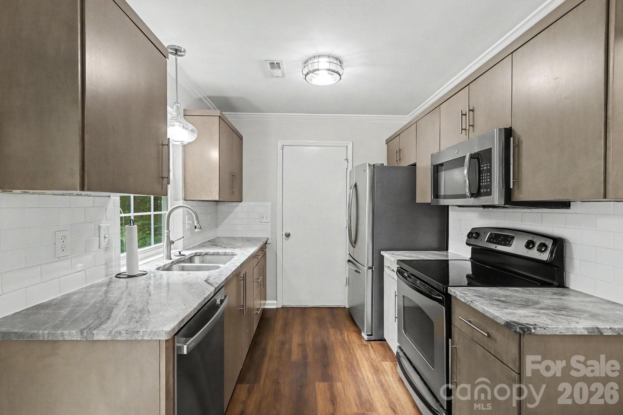 Single Family Residence at 2132 Killarney Place, Charlotte, photo 10 of 30