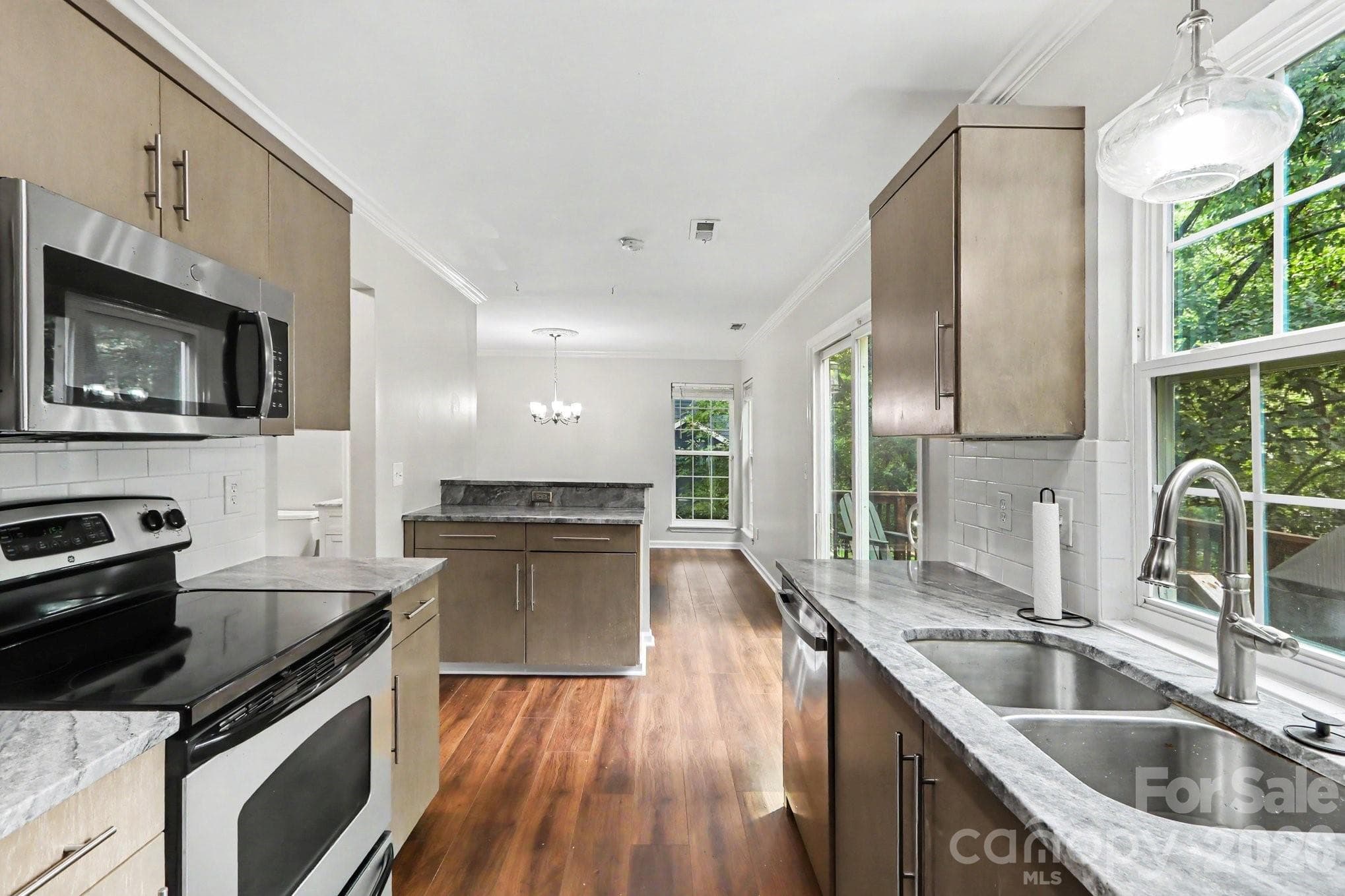 Single Family Residence at 2132 Killarney Place, Charlotte, photo 11 of 30