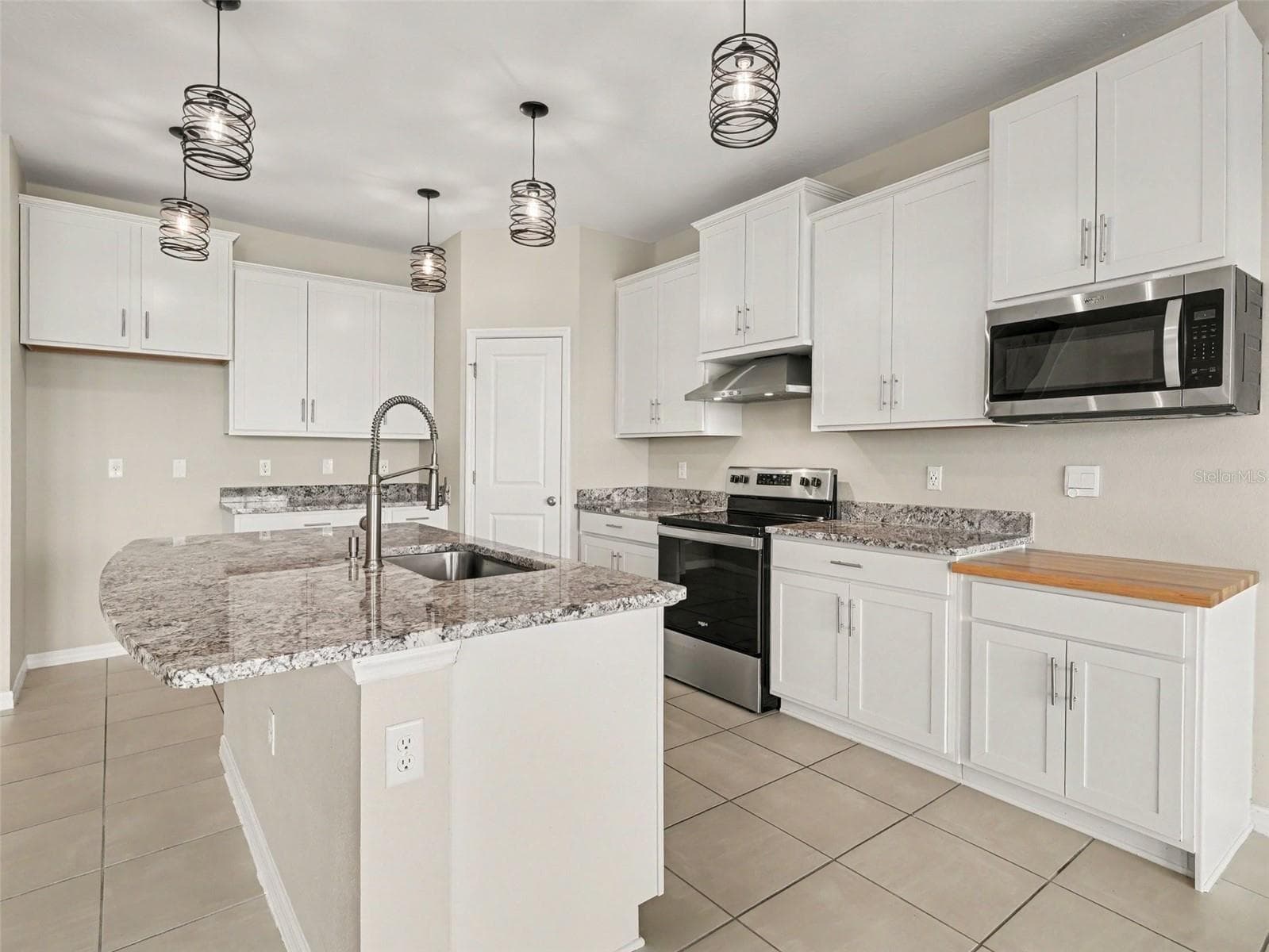 Single Family Residence at 1167 OCEAN SPRAY DR, RUSKIN, photo 2 of 32