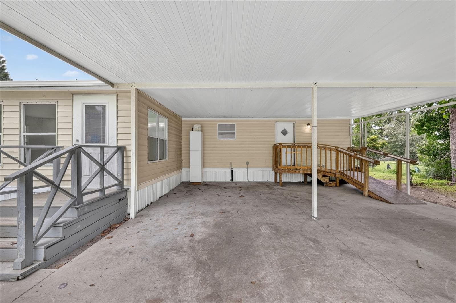 A 3-car carport that comfortably accommodates three vehicles. - 2535 SE 172ND ST, SUMMERFIELD