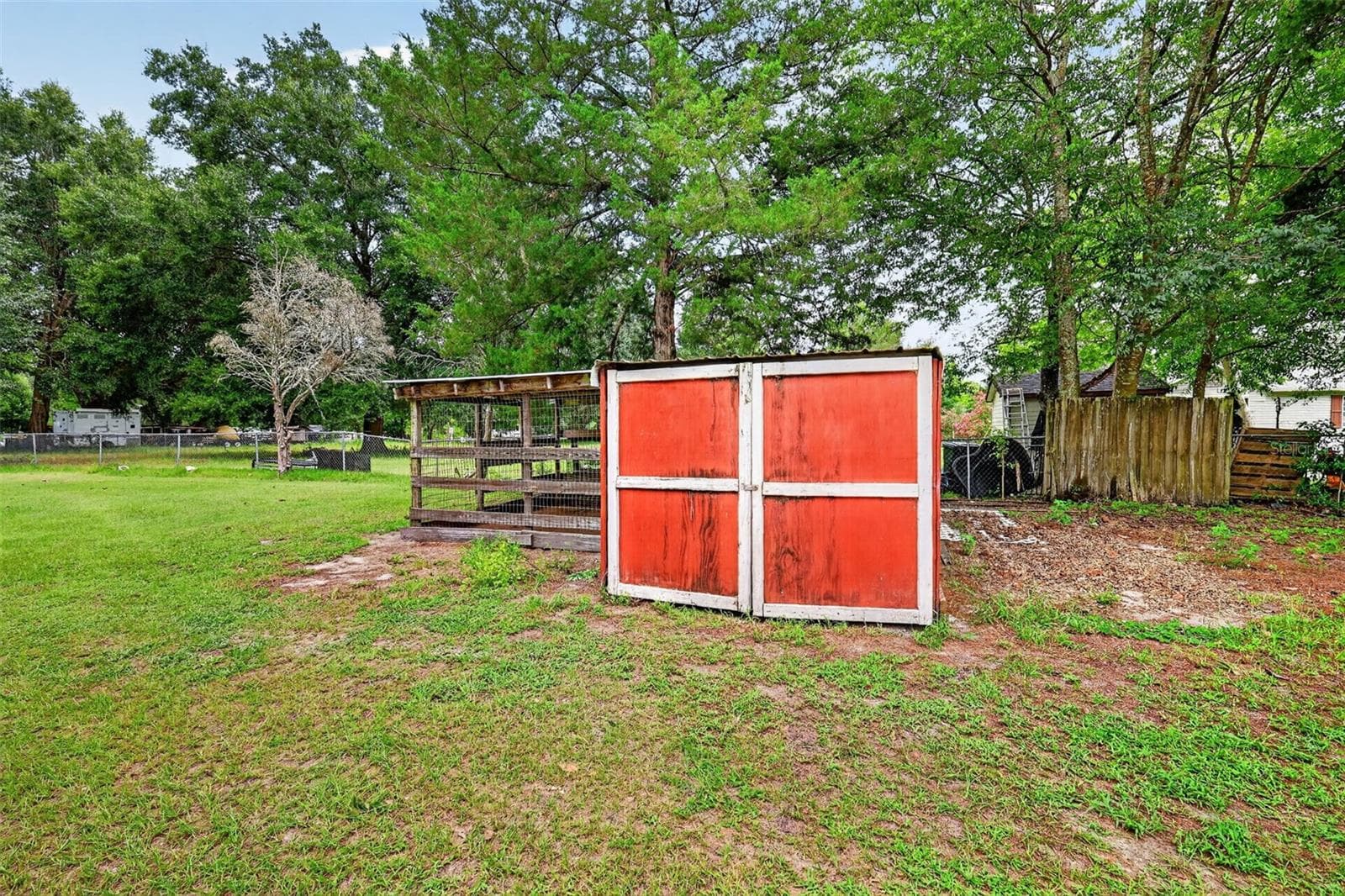 Shed for all your gardening tools or toys. - 2535 SE 172ND ST, SUMMERFIELD