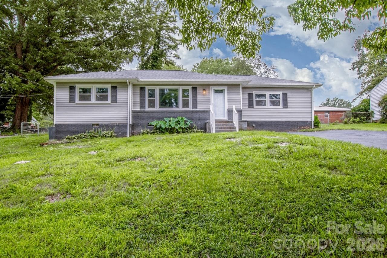 Single Family Residence at 1317 Meadowbrook Circle, Salisbury, photo 2 of 31