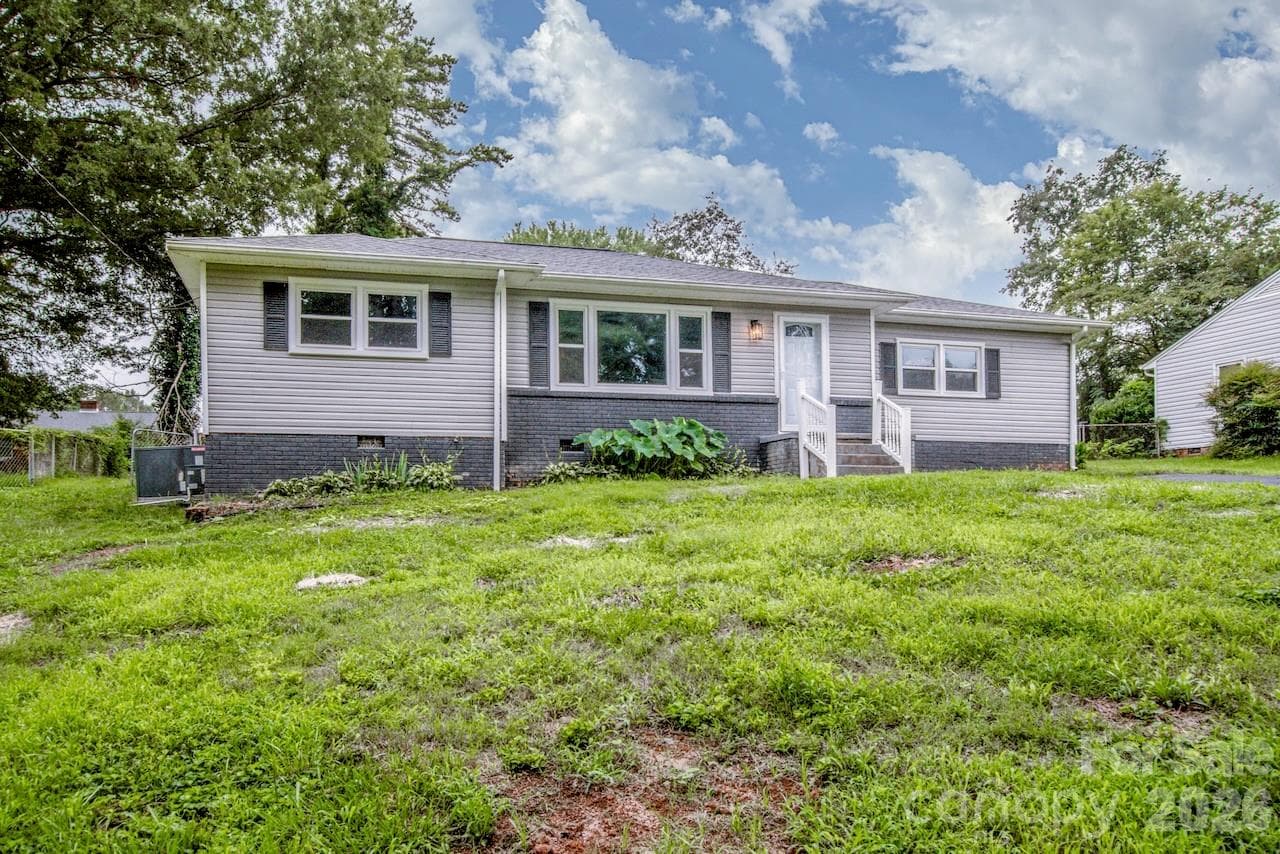 Single Family Residence at 1317 Meadowbrook Circle, Salisbury, photo 3 of 31