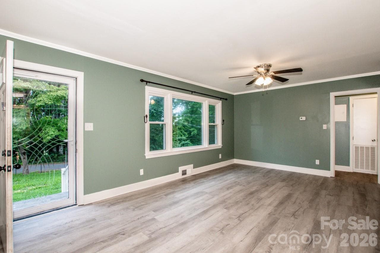 Single Family Residence at 1317 Meadowbrook Circle, Salisbury, photo 8 of 31