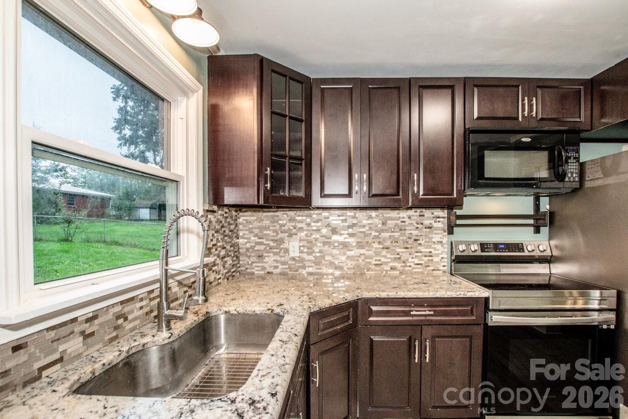 Single Family Residence at 1317 Meadowbrook Circle, Salisbury, photo 15 of 31