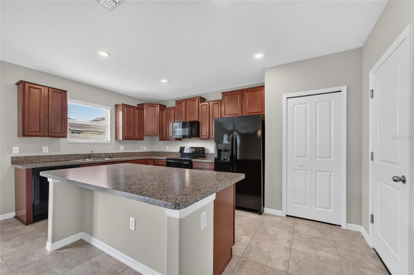 Single Family Residence at 215 ENGLISH HERITAGE PL, DOVER, photo 2 of 84