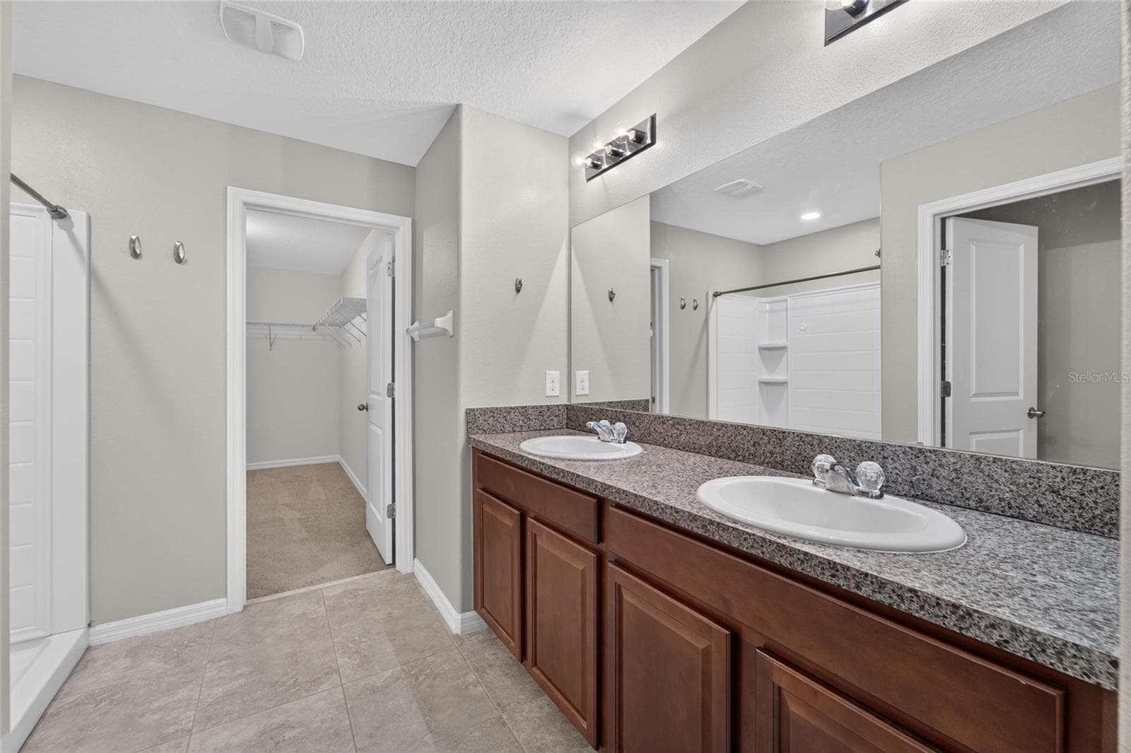 Single Family Residence at 215 ENGLISH HERITAGE PL, DOVER, photo 4 of 84