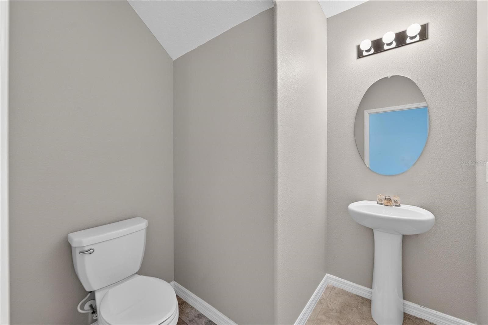 Single Family Residence at 215 ENGLISH HERITAGE PL, DOVER, photo 22 of 84