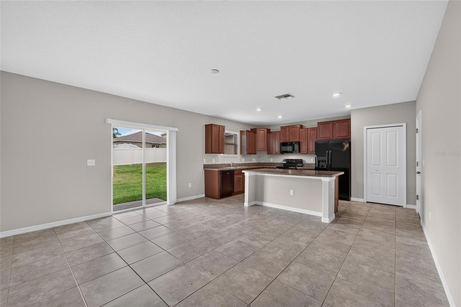Single Family Residence at 215 ENGLISH HERITAGE PL, DOVER, photo 29 of 84