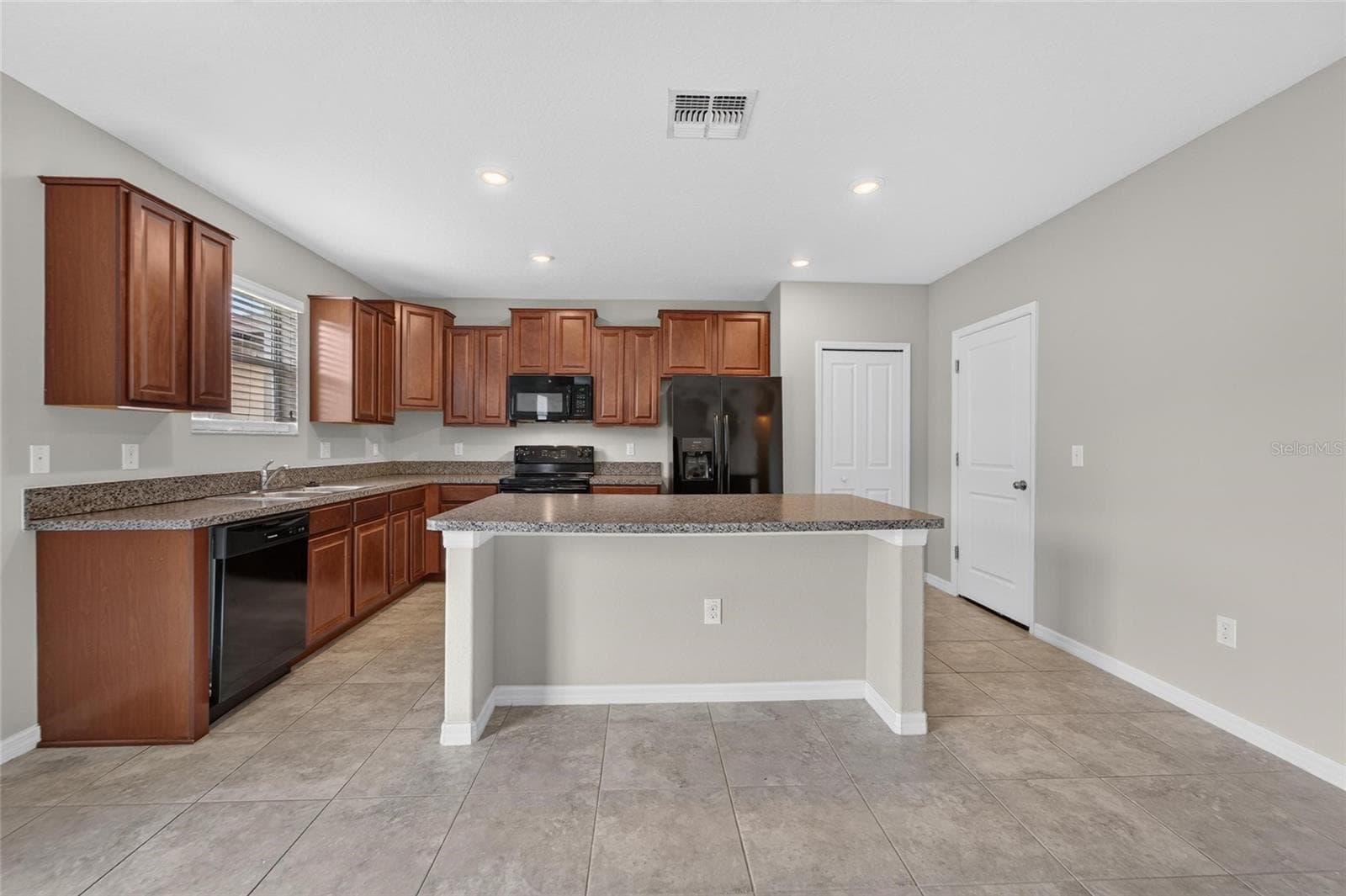 Single Family Residence at 215 ENGLISH HERITAGE PL, DOVER, photo 30 of 84