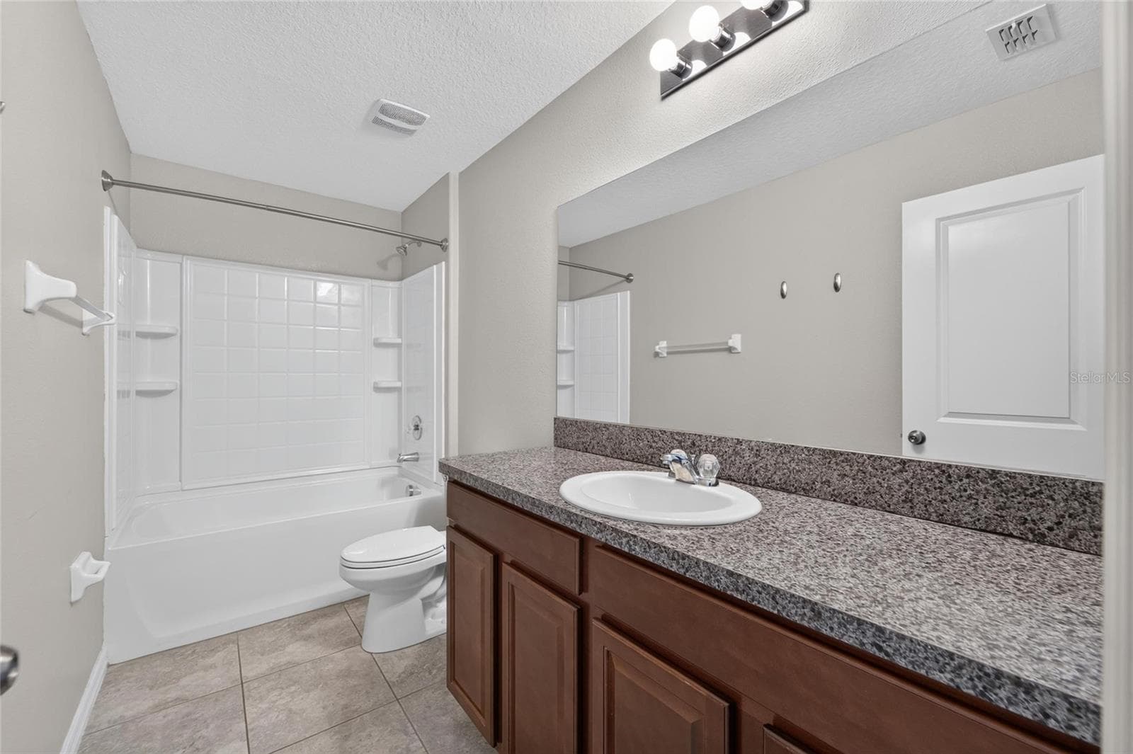 Single Family Residence at 215 ENGLISH HERITAGE PL, DOVER, photo 58 of 84