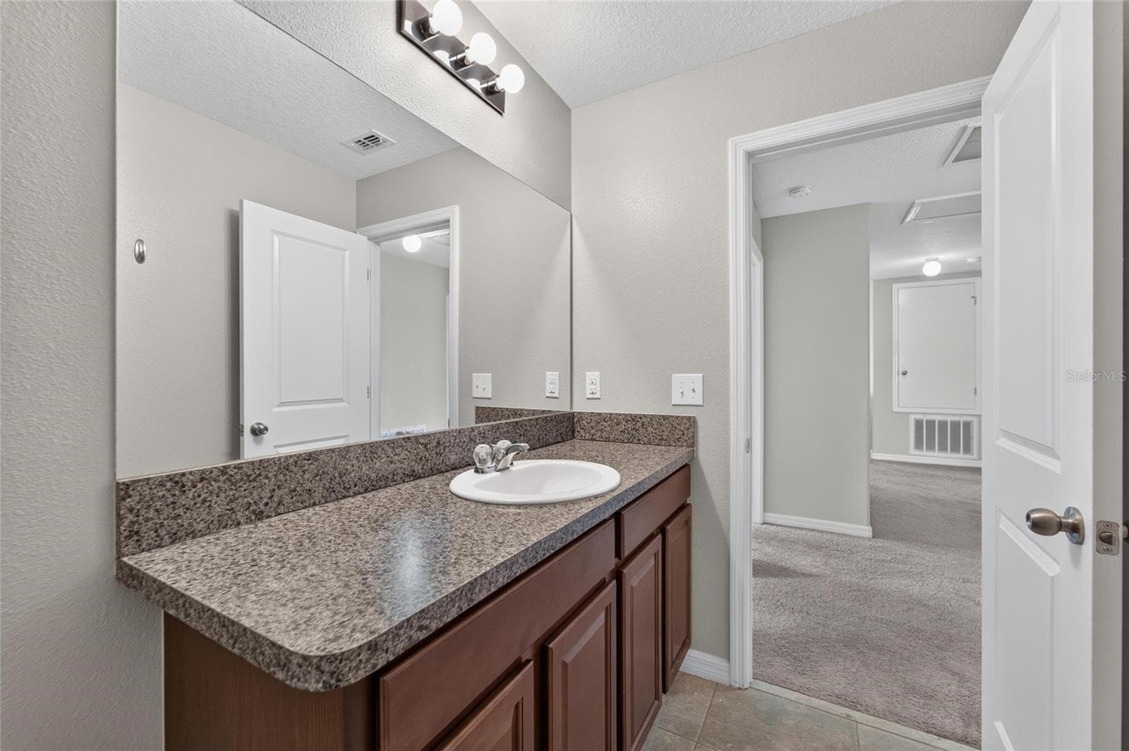 Single Family Residence at 215 ENGLISH HERITAGE PL, DOVER, photo 60 of 84