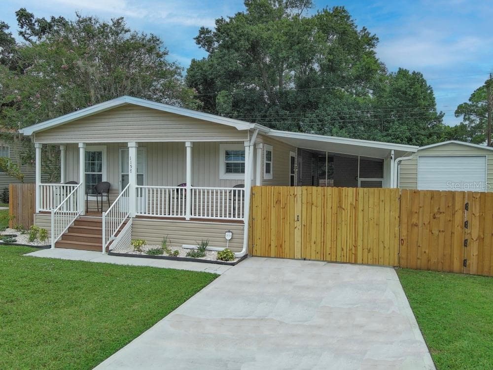 Manufactured Home at 1157 MILLBROOK AVE, PORT ORANGE, photo 32 of 37