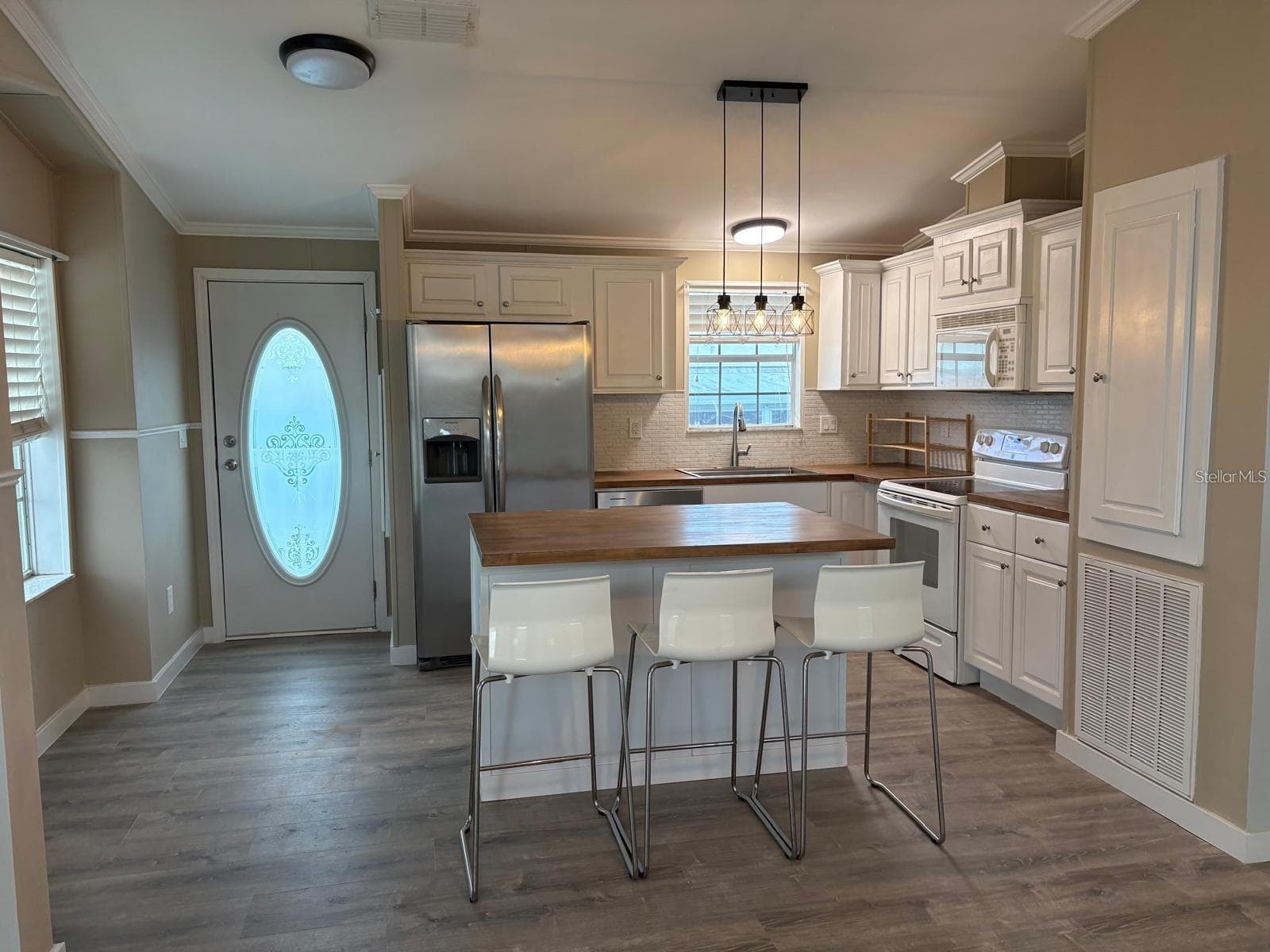 Manufactured Home at 653 LOS ALTOS, NORTH PORT, photo 5 of 78