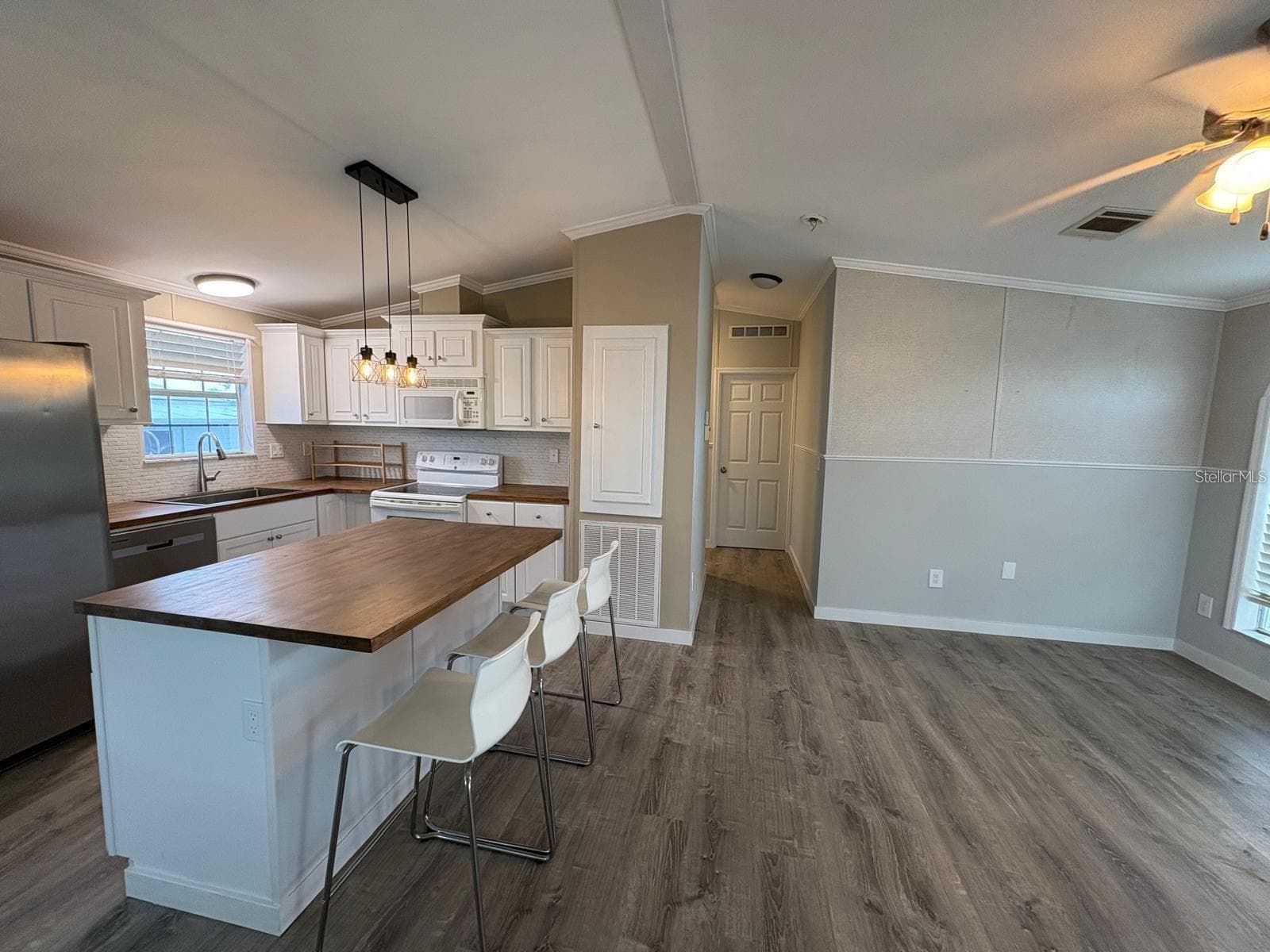 Manufactured Home at 653 LOS ALTOS, NORTH PORT, photo 6 of 78