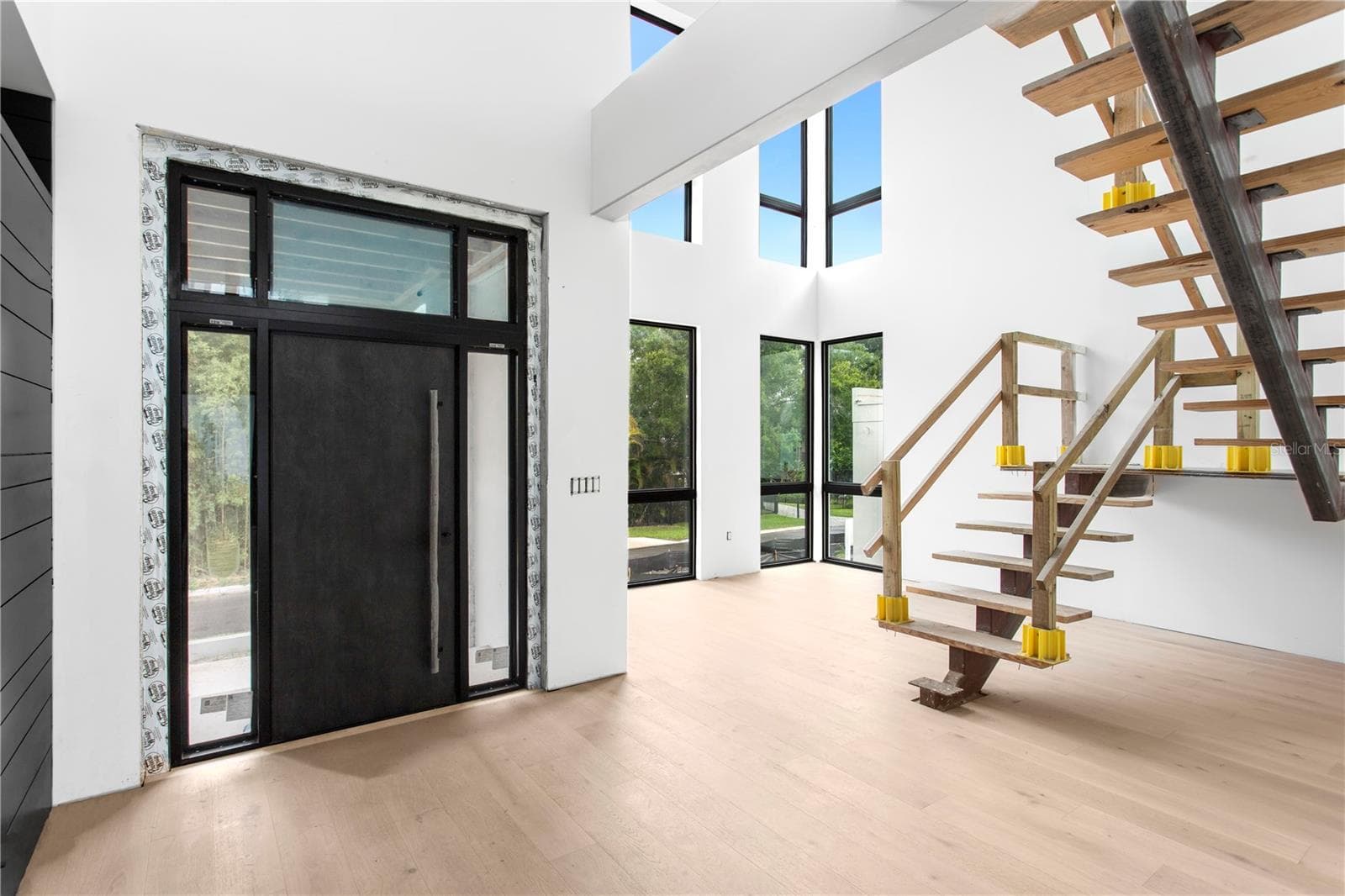 Single Family Residence at 2309 N RIVERSIDE DR, TAMPA, photo 3 of 17
