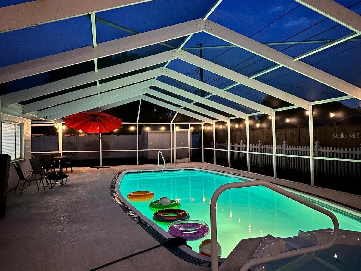 Single Family Residence at 8628 MAGNOLIA DR, SEMINOLE, photo 2 of 31