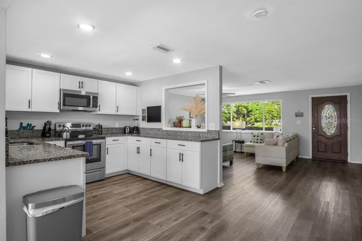 Single Family Residence at 8628 MAGNOLIA DR, SEMINOLE, photo 5 of 31