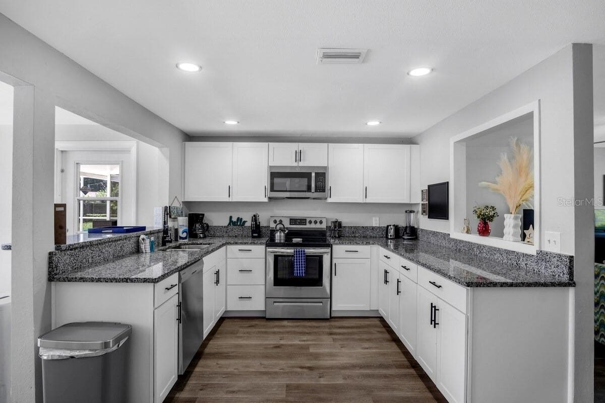 Single Family Residence at 8628 MAGNOLIA DR, SEMINOLE, photo 6 of 31