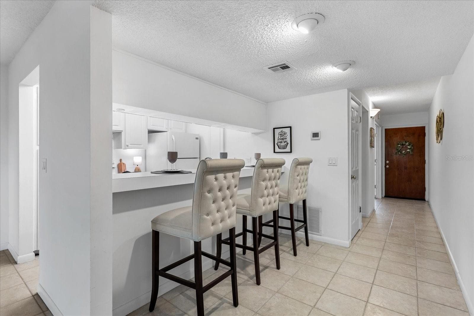 Spacious Bar Counter - 510 CRANES WAY #206, ALTAMONTE SPRINGS