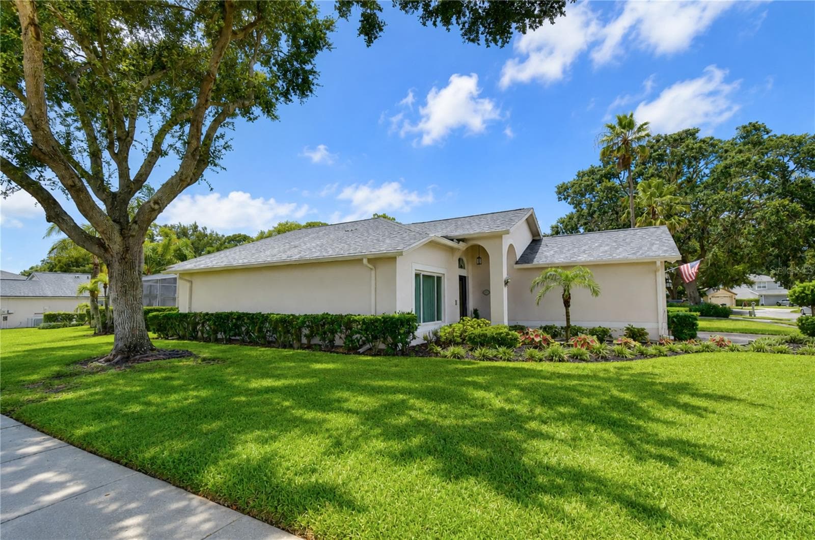 Desirable location overlooking the 6th fairway provides peaceful golf course views. - 5602 ROCKFIELD LOOP, VALRICO