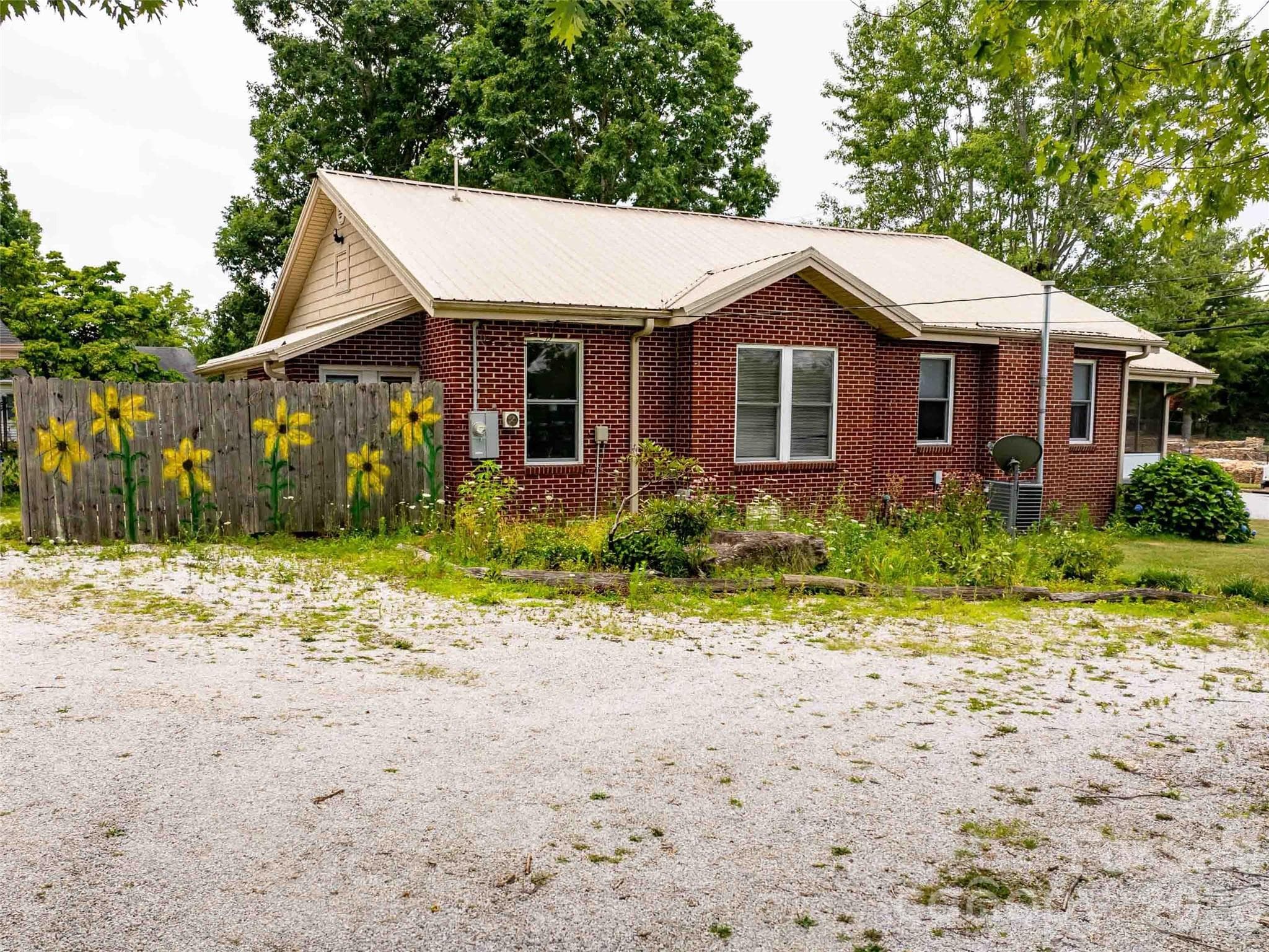 Single Family Residence at 103 E King Street, East Flat Rock, photo 7 of 34
