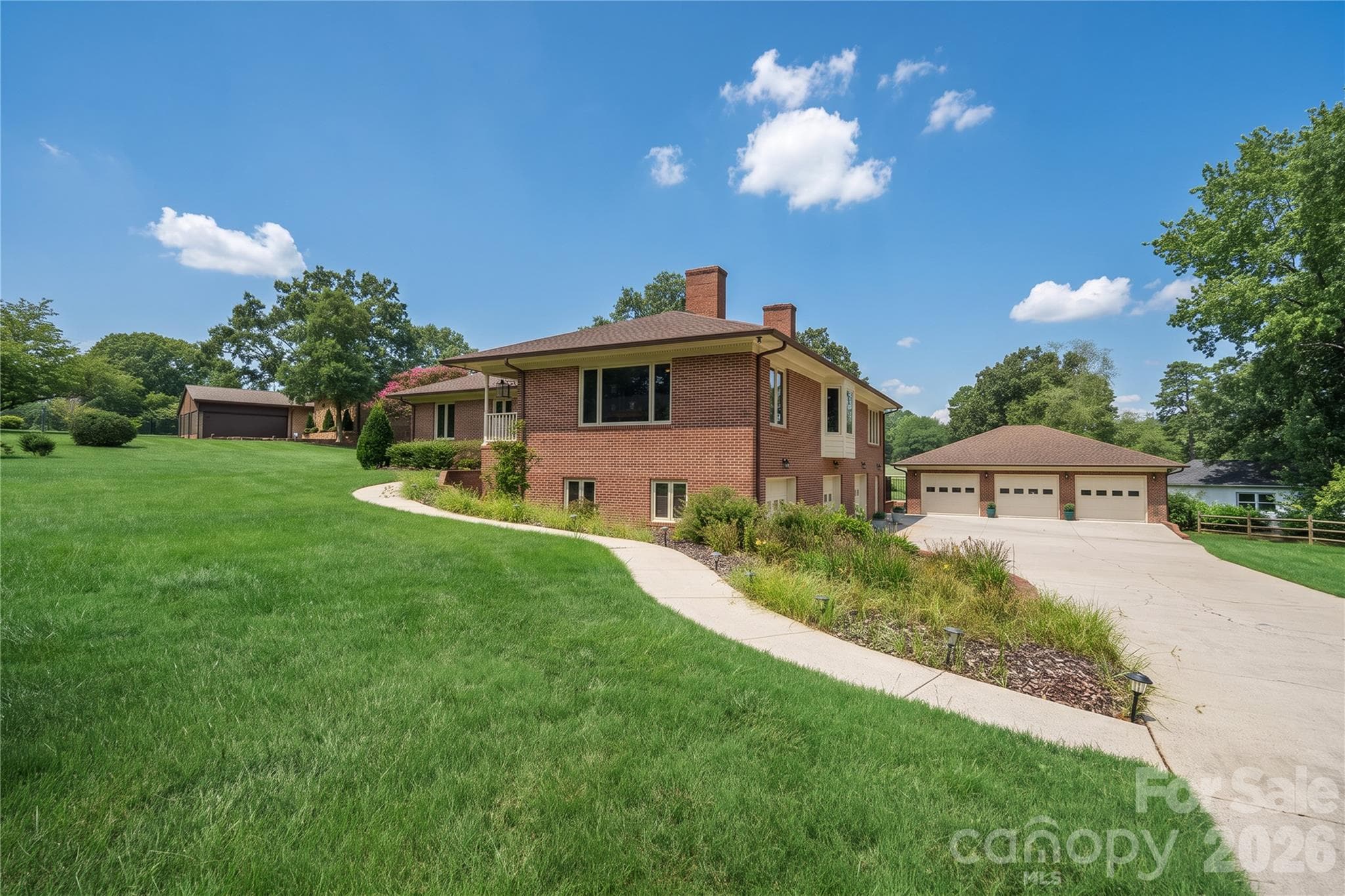 Single Family Residence at 1419 Stoneyridge Drive, Charlotte, photo 14 of 48